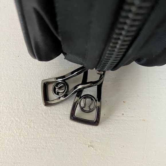 Lululemon Gym Travel Essentials Kit - Picture 4 of 11